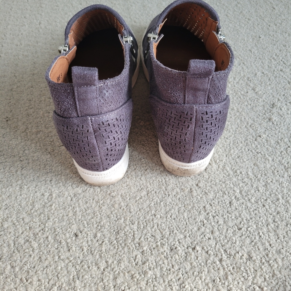 Shoes - Picture 5 of 5
